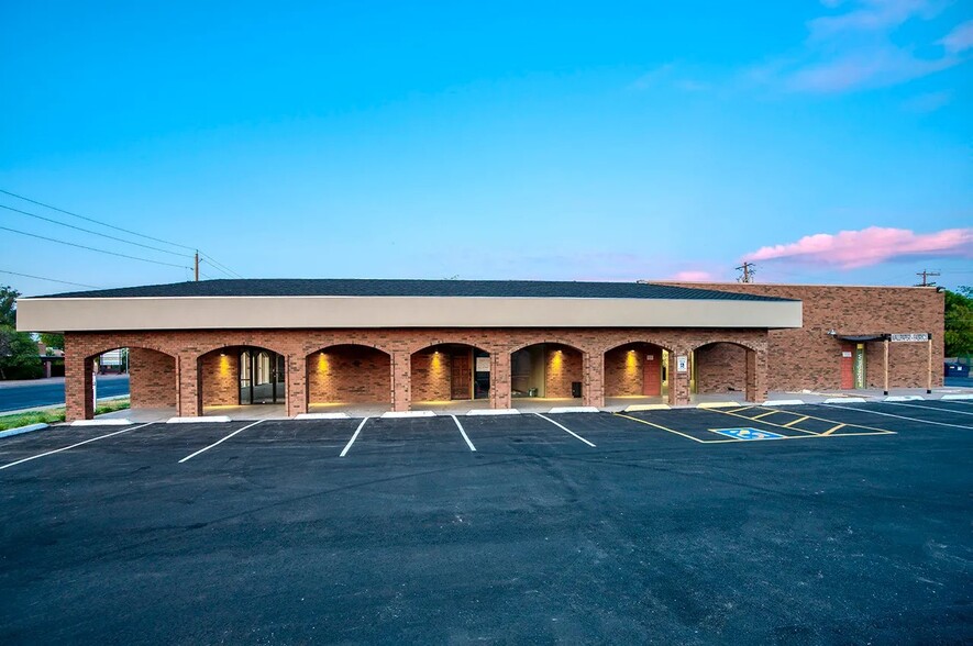 Primary Photo Of 1535 E University Dr, Mesa Freestanding For Lease