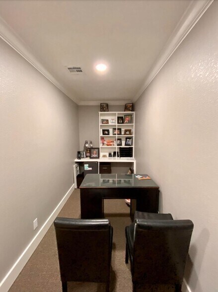 More Photos Of 1260 N Main St, Vidor Office For Sale