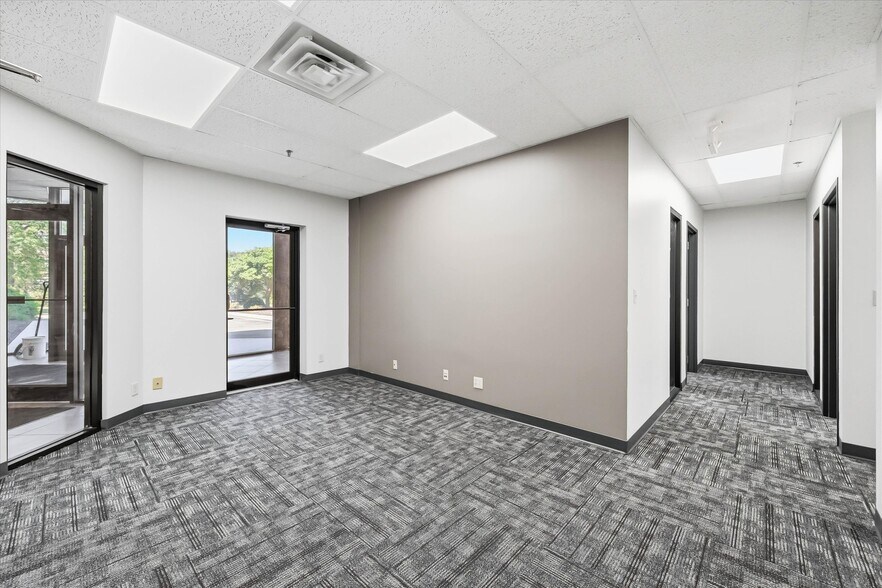 More Photos Of 601-611 N Barker Rd, Brookfield Office For Lease