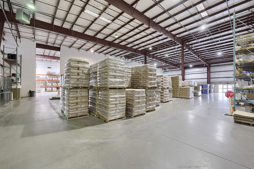 More Photos Of 301 Commerce Dr, New Holland Warehouse For Sale