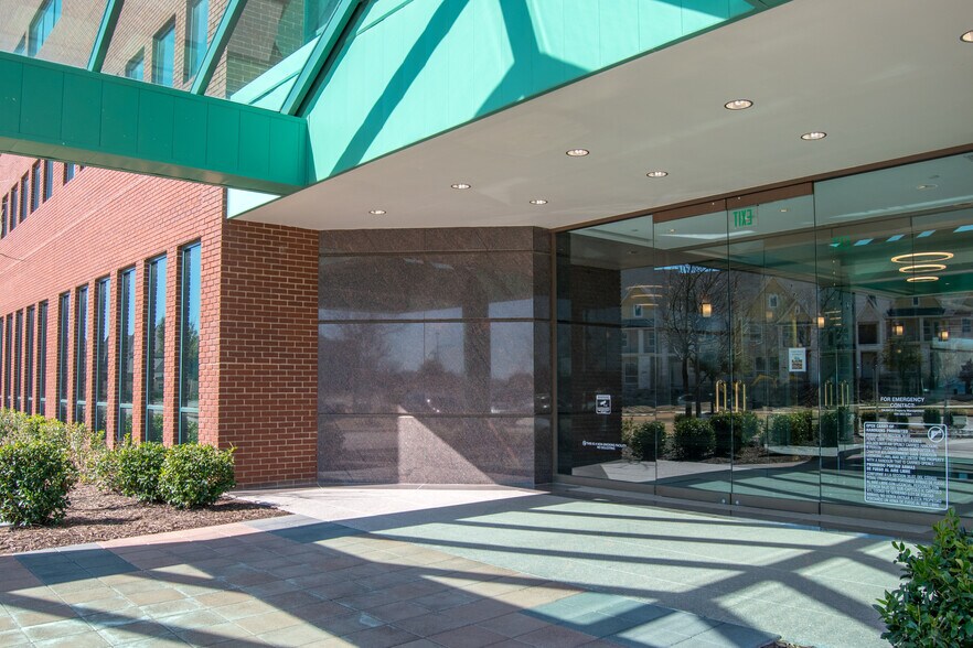 More Photos Of 1801 Wittington Pl, Farmers Branch Office For Lease