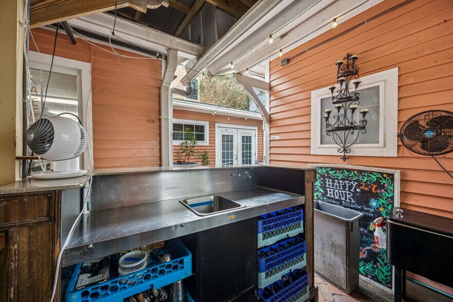 More Photos Of 218 Ash St, Fernandina Beach Freestanding For Sale