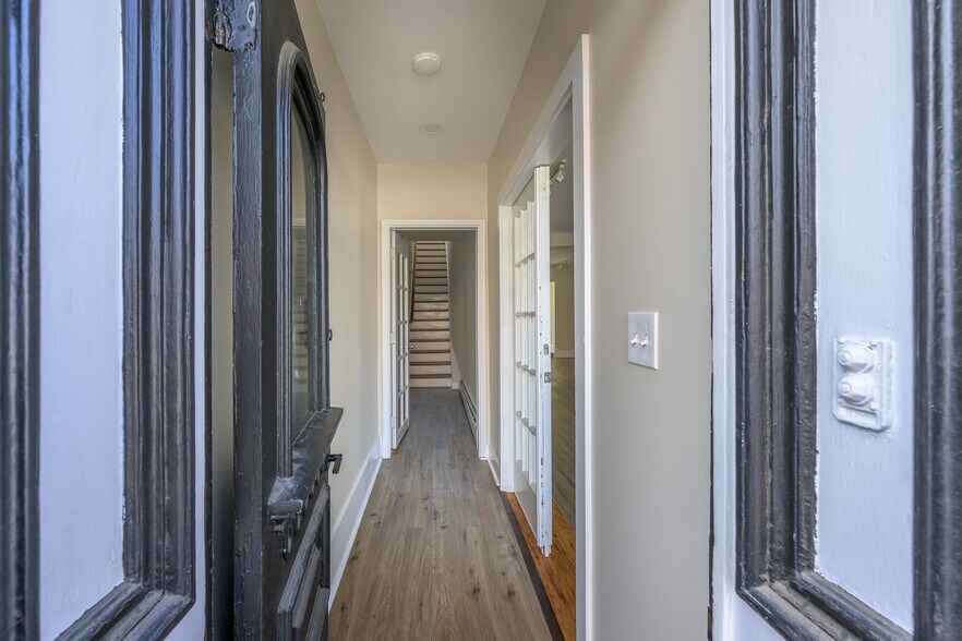 More Photos Of 237 Warren St, Hudson Storefront Retail Residential For Sale