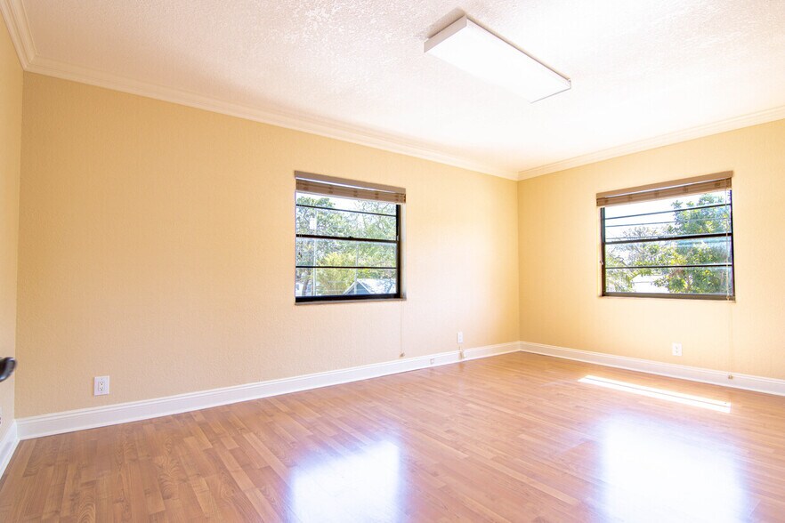 More Photos Of 2950 5th Ave N, Saint Petersburg Office For Lease