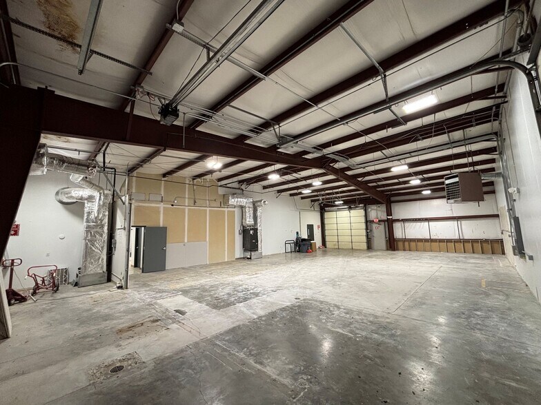 More Photos Of 2415 Ponderosa Dr, Lawrence Warehouse For Lease