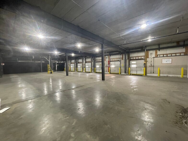 More Photos Of 225 N Daniels Way, Bloomington Refrigeration Cold Storage For Lease