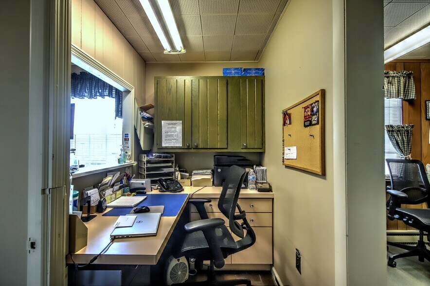 More Photos Of 471 Monroe Tpke, Monroe Medical For Lease