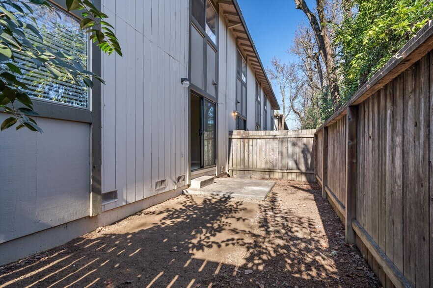 More Photos Of 505-531 Capps Ln, Ukiah Apartments For Sale