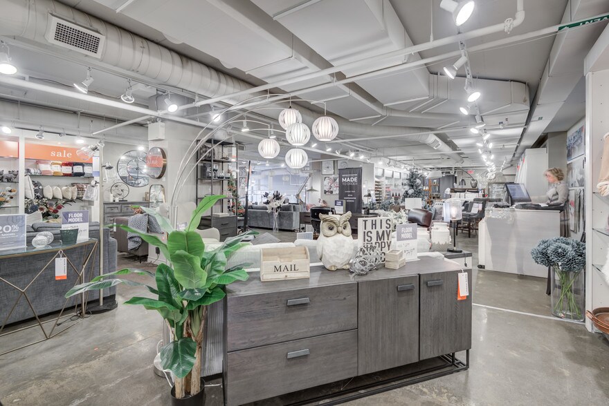 More Photos Of 275 King St E, Toronto Apartments For Lease