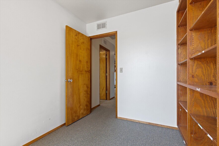 More Photos Of 1140 Ne Highway 101, Lincoln City Office For Sale