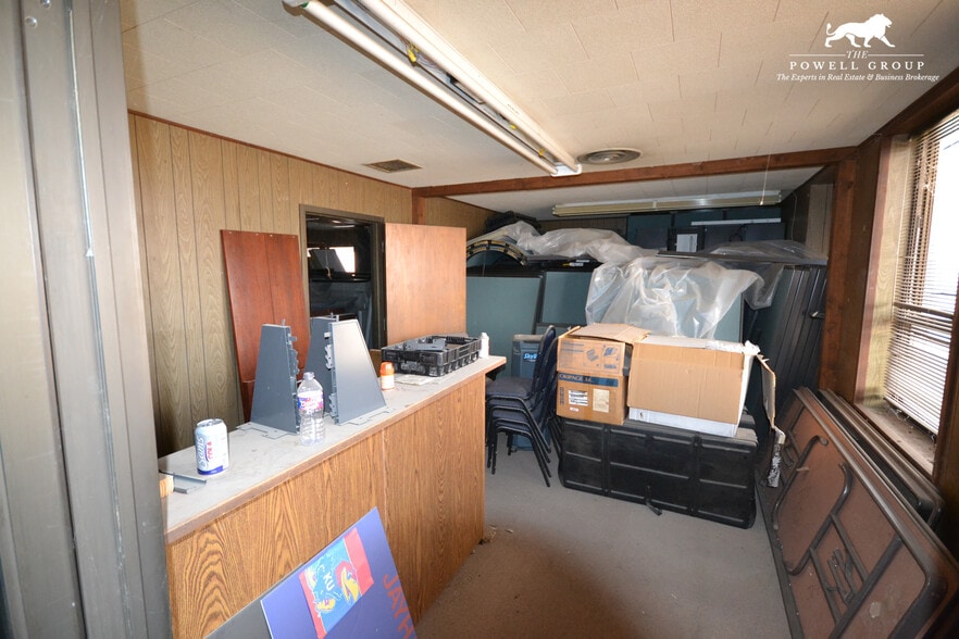 More Photos Of 1111 N Avenue S, Lubbock Warehouse For Sale