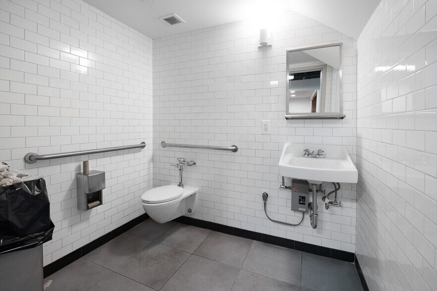 More Photos Of 37 Bridge St, Brooklyn Apartments For Lease