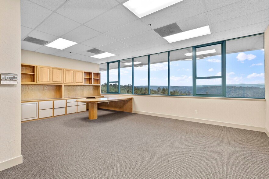 More Photos Of 13620 Lincoln Way, Auburn Office For Lease