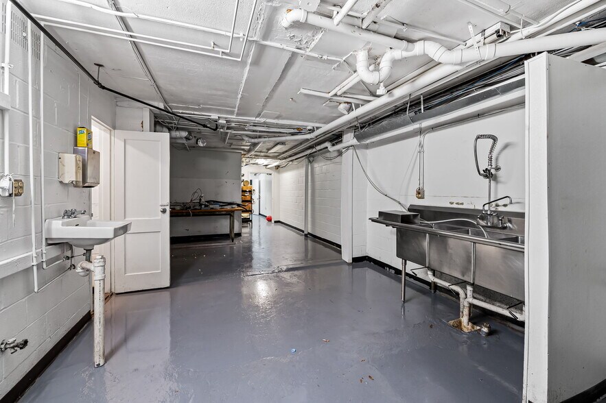 More Photos Of 13 W Allegheny Ave, Towson Storefront For Sale