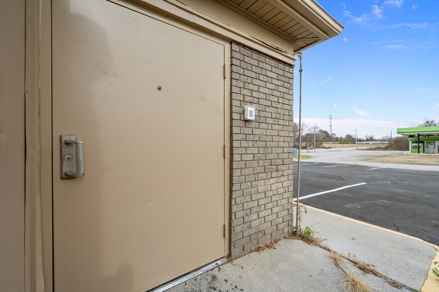 More Photos Of 1301 Gum Branch Rd, Jacksonville Restaurant For Lease