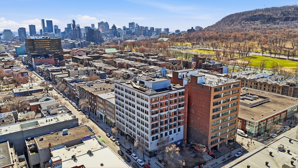 More Photos Of 4446 Boul Saint-Laurent, Montréal Loft Creative Space For Lease