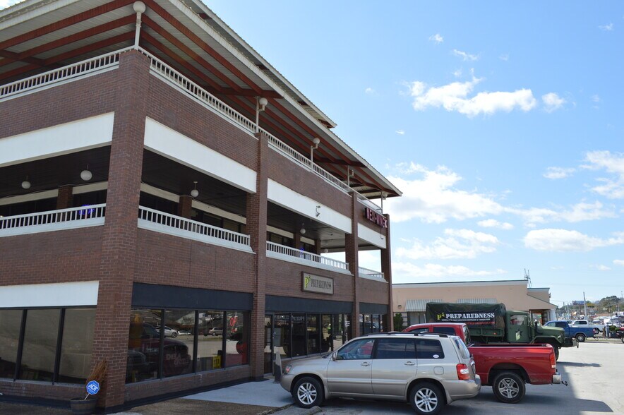 More Photos Of 7010 Lee Hwy, Chattanooga Storefront Retail Office For Sale