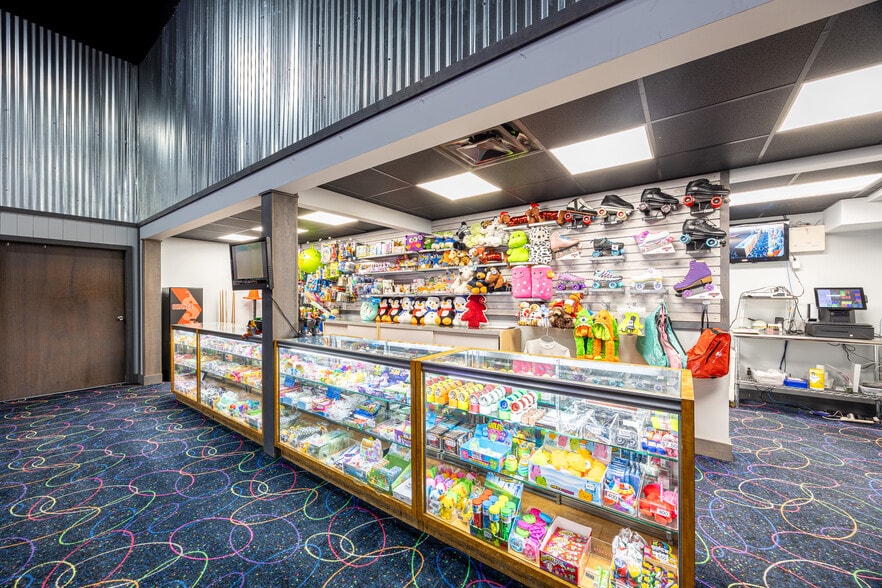 More Photos Of 357 NW Hall Of Fame Dr, Lake City Skating Rink For Sale