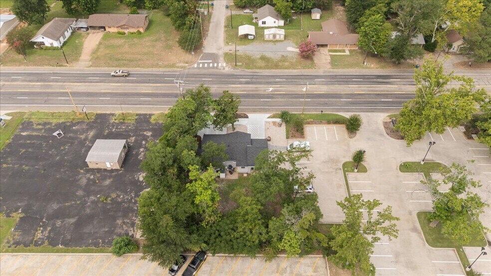 More Photos Of 501 N Main St, Lindale Office For Sale