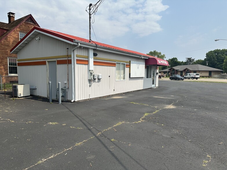 More Photos Of 708 1st Ave, Rock Falls General Retail For Lease