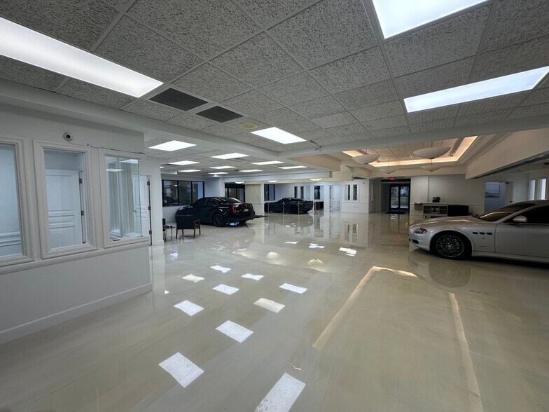 More Photos Of 4025 Radio Rd, Naples Office For Sale