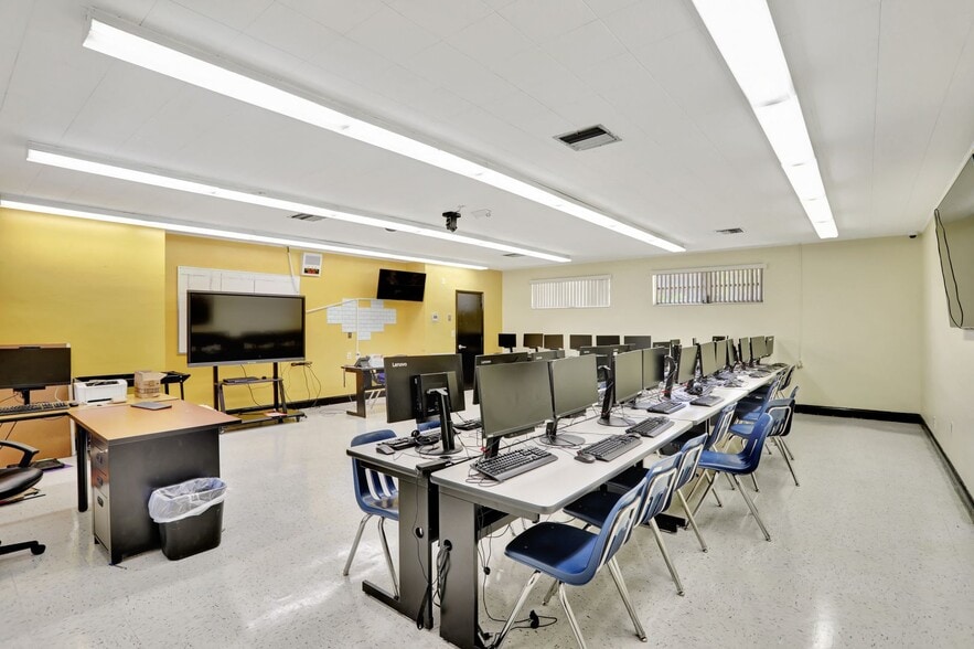 More Photos Of 959 SE 6th Ave, Deerfield Beach Schools For Sale