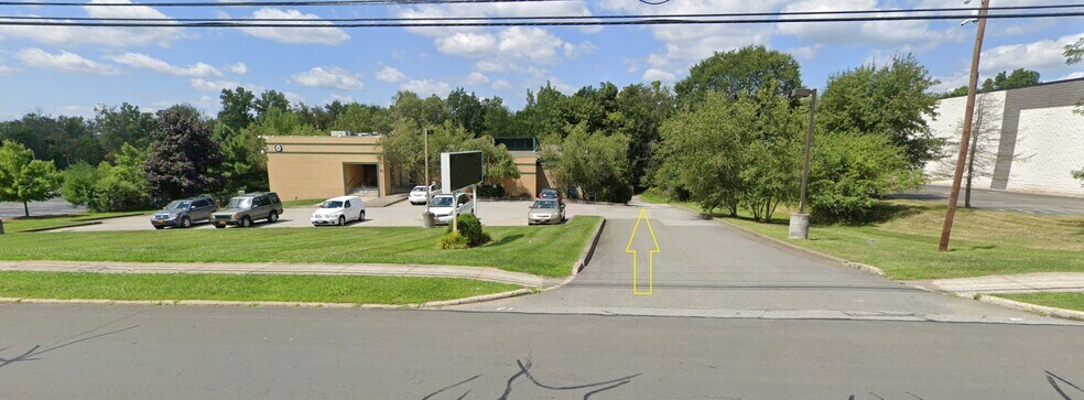 More Photos Of 20 Industrial Dr, Middletown Light Manufacturing For Lease