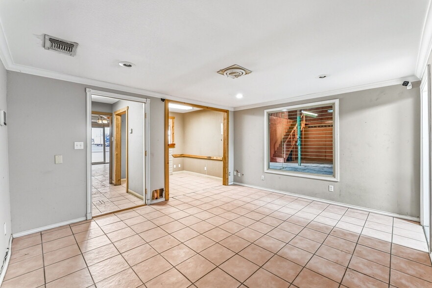 More Photos Of 26 W Washington Dr, San Angelo Warehouse For Sale