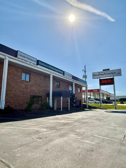 More Photos Of 9625 Ida St, Omaha Showroom For Lease