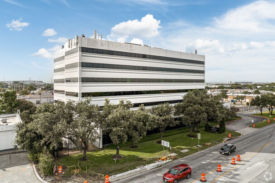 More Photos Of 2350 Valley View Ln, Dallas Loft Creative Space For Lease