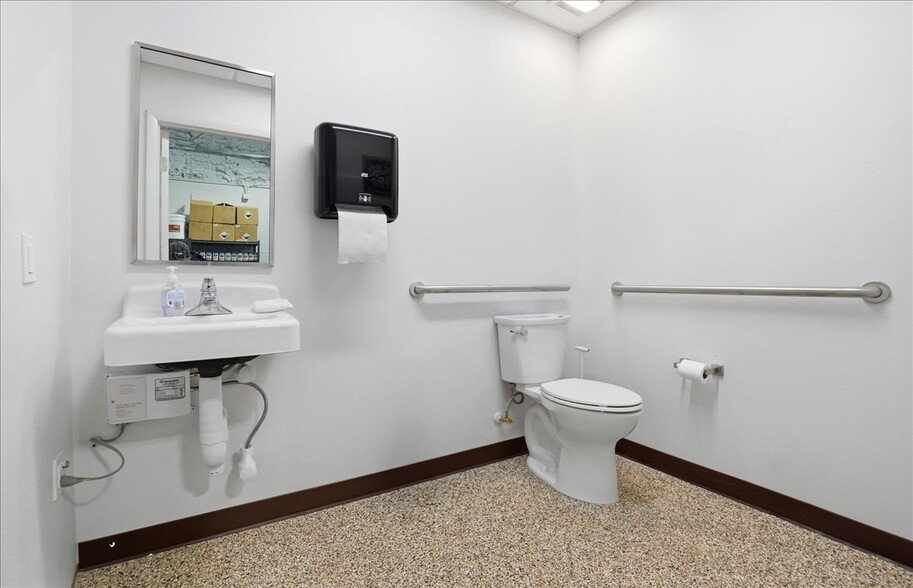 More Photos Of 4224 Solutions Ln, Bradenton Warehouse For Sale