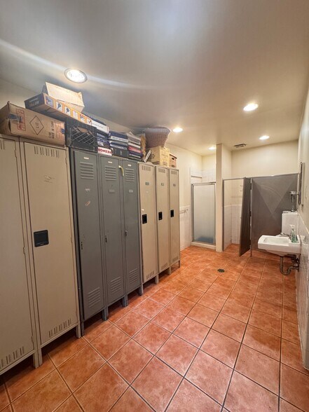 More Photos Of 48 Grattan St, Brooklyn Warehouse For Lease