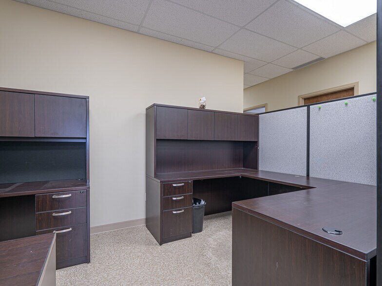 More Photos Of 88 Auto rd, Lloydminster Office For Lease