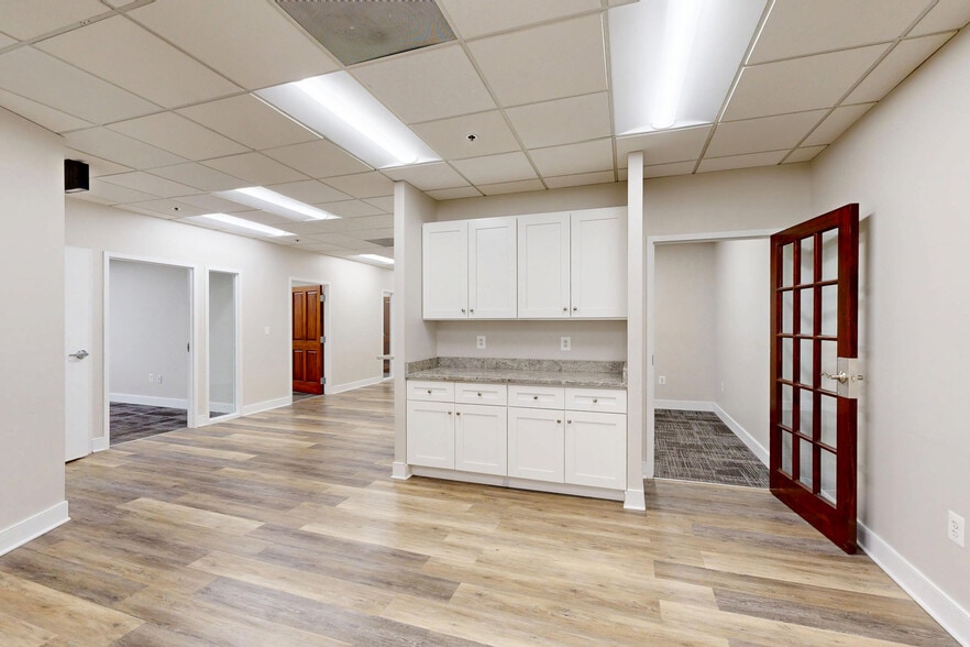 More Photos Of 1320 Old Chain Bridge Rd, McLean Office For Lease