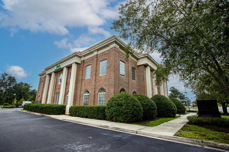 More Photos Of 4875 Forest Dr, Columbia Bank For Lease