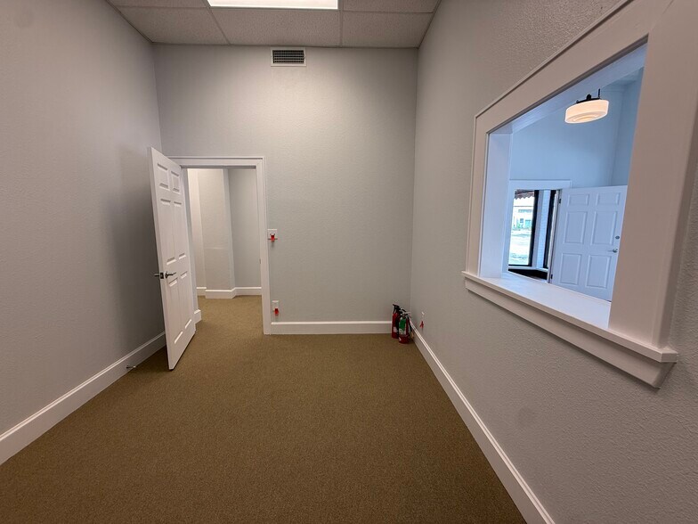 More Photos Of 113 E 3rd St, Taylor Storefront Retail Office For Lease