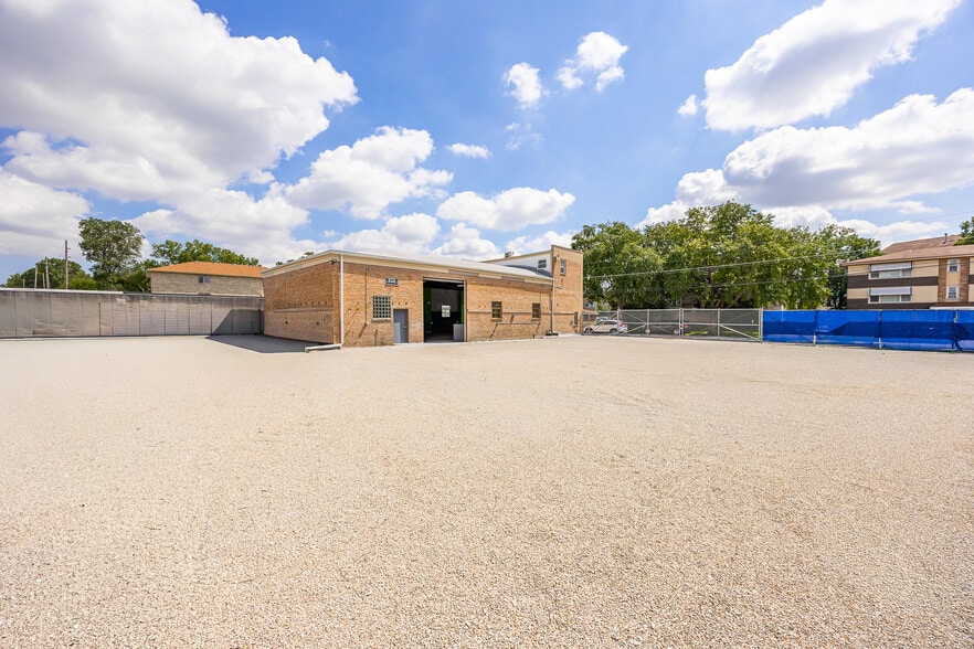 More Photos Of 4520 Rumsey Ave, Oak Lawn Industrial For Sale