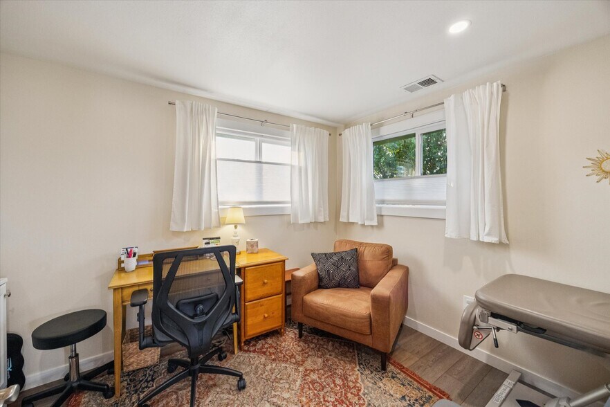 More Photos Of 615 SE 1st Ave, Canby Office For Sale
