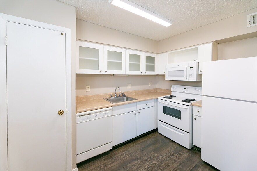 More Photos Of 2780 Madison Ave, Memphis Apartments For Sale