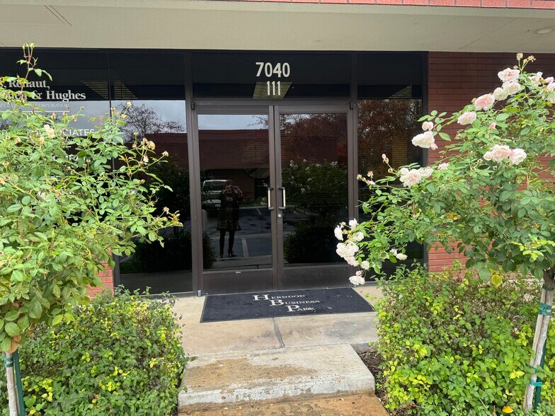 More Photos Of 7040 N Marks Ave, Fresno Office Residential For Lease