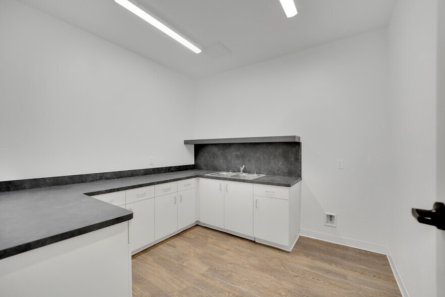 More Photos Of 730 Las Vegas Blvd, Las Vegas Office For Lease