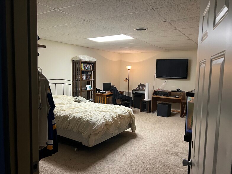 More Photos Of 300 E Broadway Blvd, Johnston City Specialty For Sale