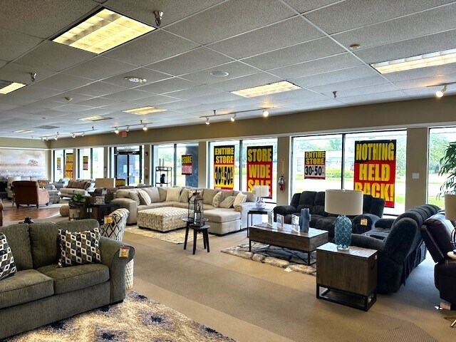 More Photos Of 6920 Cortez Rd W, Bradenton General Retail For Lease
