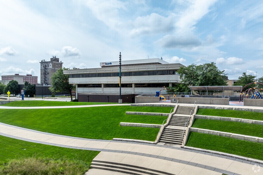 More Photos Of 425 Cedar St, Waterloo Office For Sale