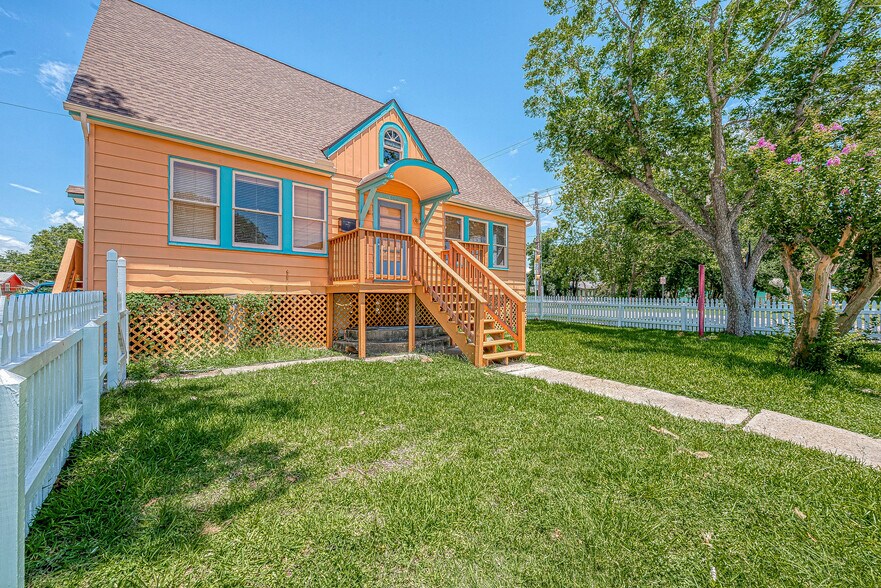 More Photos Of 1502 Main St, Seabrook Office Residential For Lease