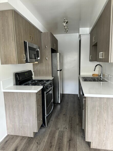 More Photos Of 2301-2311 W Florence Ave, Los Angeles Apartments For Sale