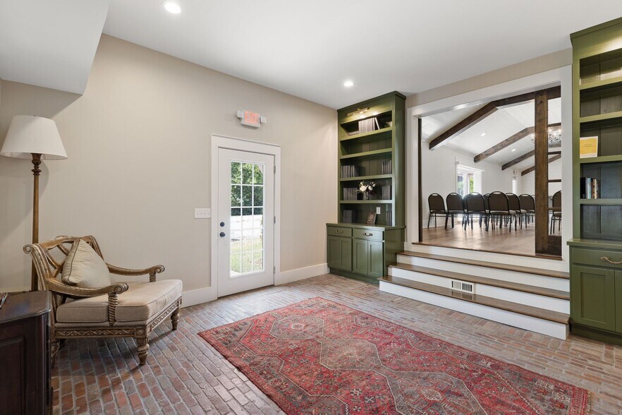 More Photos Of 157 Old Shackle Island Rd, Hendersonville Storefront Retail Office For Sale