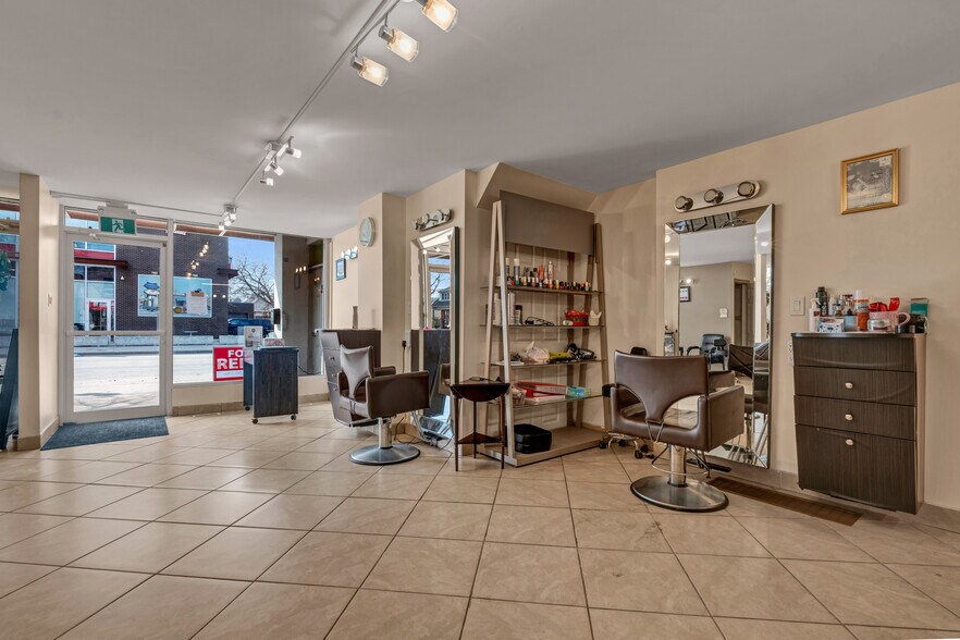 More Photos Of 70 Ottawa St N, Hamilton Storefront Retail Residential For Lease