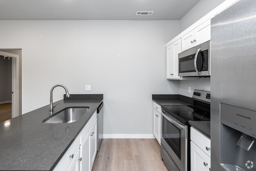 More Photos Of 275 N Hunter St, Farmington Apartments For Sale