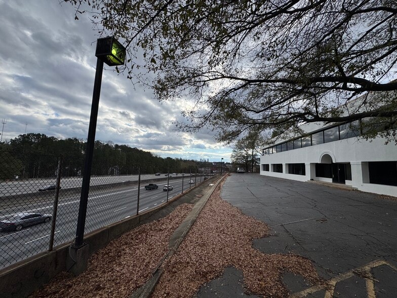 More Photos Of 2707 Buford Hwy, Atlanta Office For Lease